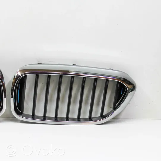 BMW 5 G30 G31 Grotelės priekinės 7390863