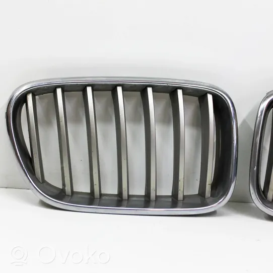 BMW X3 F25 Передняя решётка 7210726