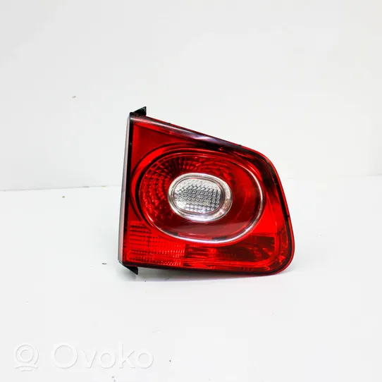 Volkswagen Tiguan Lampy tylnej klapy bagażnika 5N0945093C