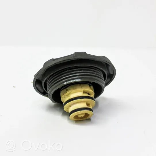 Audi A4 S4 B9 Vase d'expansion / bouchon de réservoir de liquide de refroidissement 4M0121321R