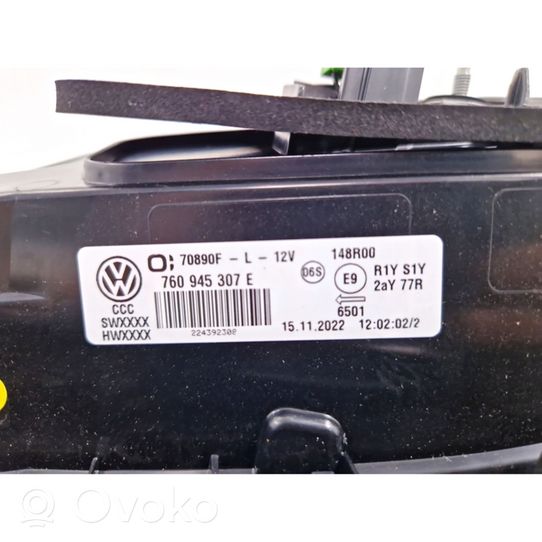 Volkswagen Touareg III Galinis žibintas dangtyje 760945307E