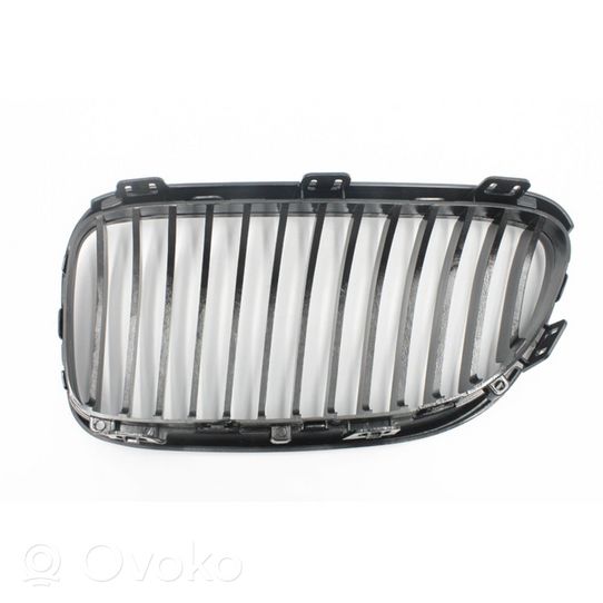 BMW 3 E90 E91 Grille calandre supérieure de pare-chocs avant 51137254970