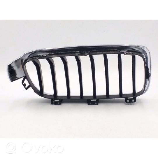 BMW 3 F30 F35 F31 Grille calandre supérieure de pare-chocs avant 51137260497