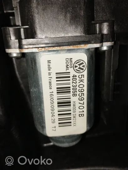 Volkswagen Golf SportWagen Manualny podnośnik szyby drzwi przednich 5K0959701B
