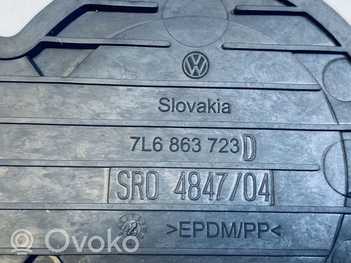 Volkswagen Touareg I Mukitelineen alusmatto 7L6863723D