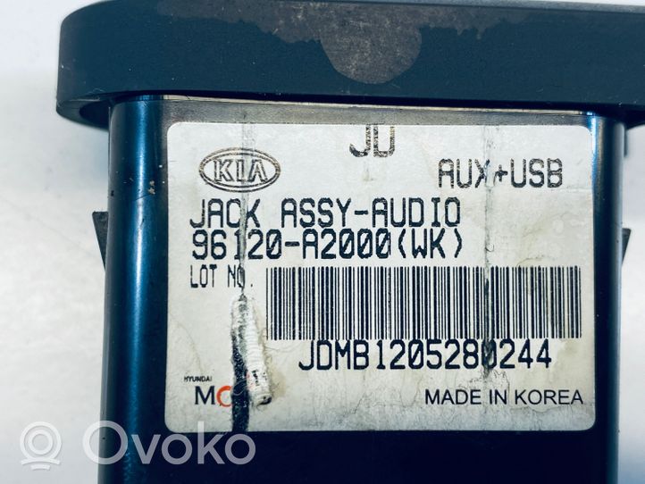 KIA Ceed USB-pistokeliitin 96120A2000