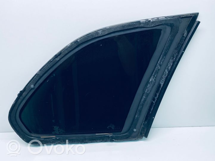 BMW X5 E53 Fenêtre latérale avant / vitre triangulaire 8402619