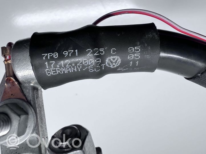 Volkswagen Touareg II Câble de batterie positif 7P0971225C