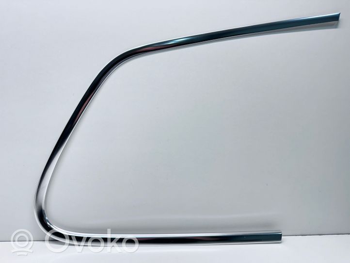 Volkswagen Touareg II Garniture vitre latérale arrière 7P6853996