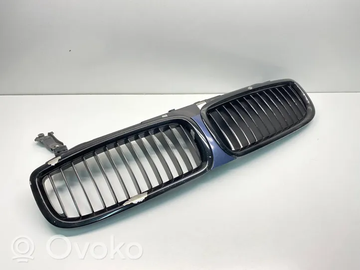 BMW 7 E65 E66 Front grill 51137037727