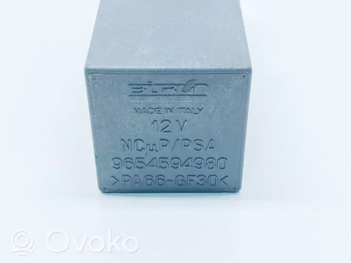 Toyota Aygo AB40 Sėdynių šildymo rėlė 87501YV010