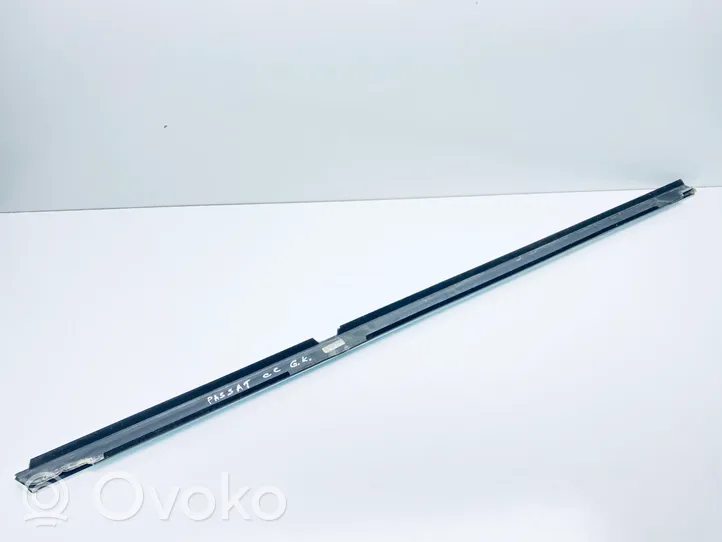 Volkswagen PASSAT CC Rivestimento modanatura del vetro della portiera posteriore 3C8839475D