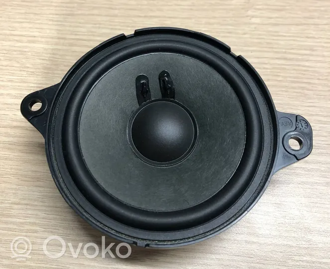 Audi A4 S4 B9 8W Takaoven kaiutin 8W0035303