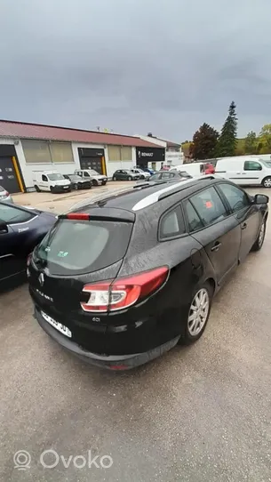 Renault Megane III Fenêtre latérale avant / vitre triangulaire 833060008R