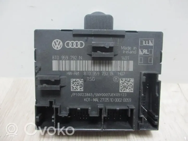 Audi A4 S4 B8 8K Oven keskuslukituksen ohjausyksikön moduuli 