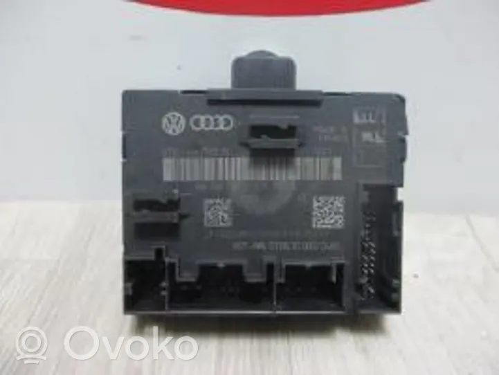 Audi A4 S4 B8 8K Oven keskuslukituksen ohjausyksikön moduuli 