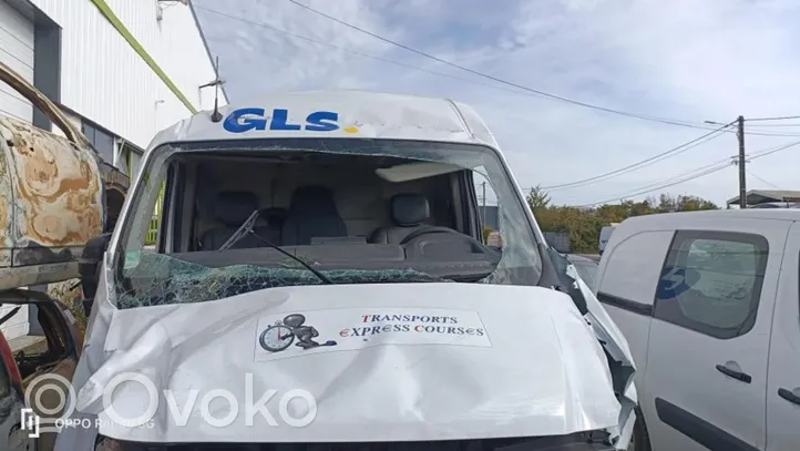 Nissan Interstar Zamek klapy tylnej / bagażnika 