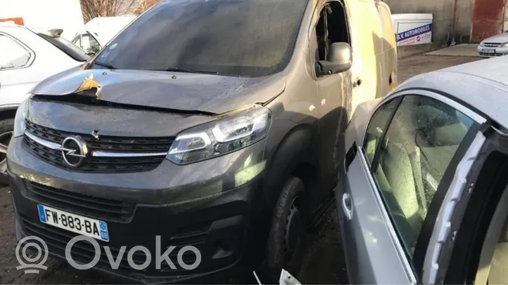 Opel Vivaro Zwrotnica koła przedniego 1617968980