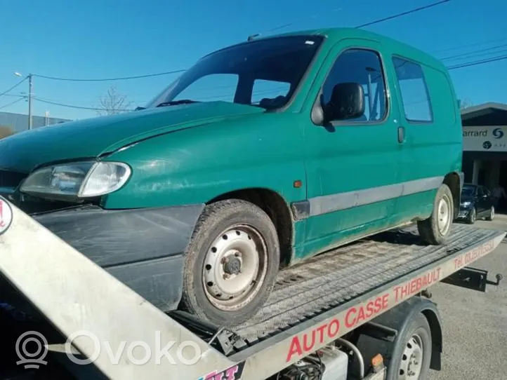 Peugeot 504 Etuovi 9004W2