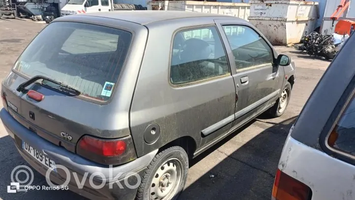 Renault Clio I Pompa spryskiwacza szyby przedniej / czołowej 8201626365