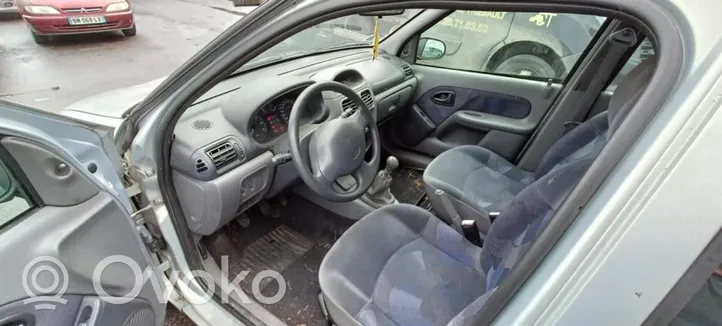 Renault Clio III Poutre d'essieu arrière 7701473856