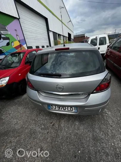 Opel Astra G Rivestimento paraspruzzi parafango posteriore 13107656