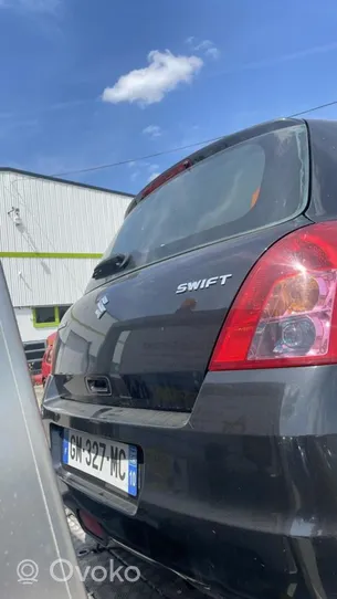 Suzuki Swift Pare-boue passage de roue avant 7232163J10000