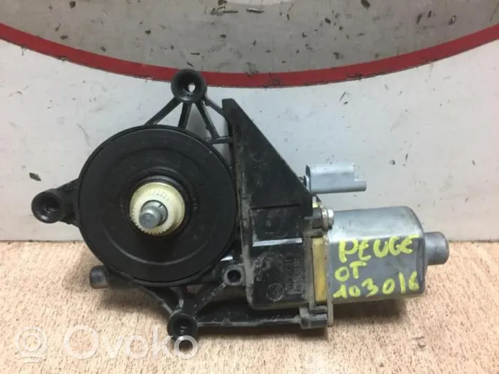 Peugeot 208 Fensterhebermotor Tür vorne 9673154380