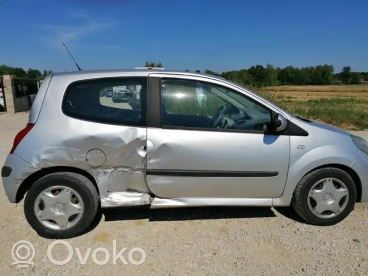 Renault Twingo II Priekšpusē apdares gumija (virsbūvē) 8200638077