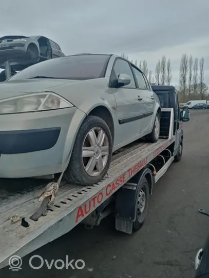 Renault Megane II Takaoven kumitiiviste (kiinni korissa) 8200077500