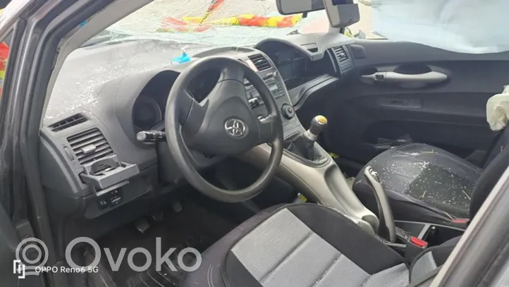 Toyota Auris 150 Klamra przedniego pasa bezpieczeństwa 7323002380B0