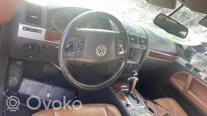 Volkswagen Touareg I Gumowa uszczelka drzwi przednich 7L0837911E