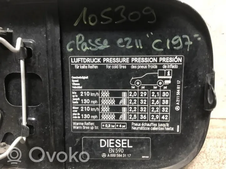 Mercedes-Benz E AMG W211 Bouchon, volet de trappe de réservoir à carburant 2117500206