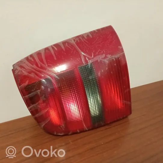 Audi A4 S4 B5 8D Lampy tylnej klapy bagażnika 