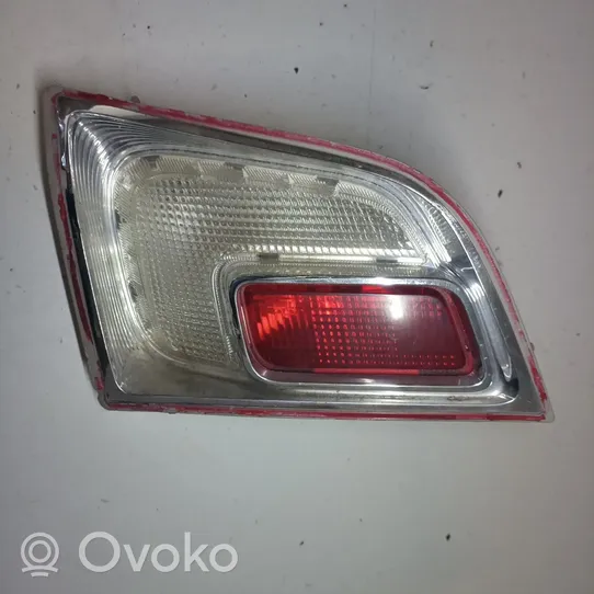 Opel Astra J Luci posteriori del portellone del bagagliaio 