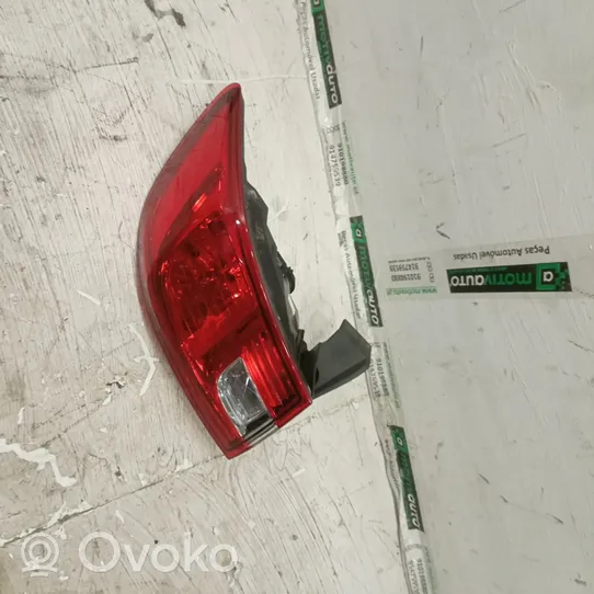 Renault Clio IV Lampy tylnej klapy bagażnika 