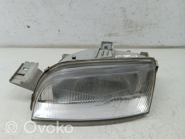 Fiat Punto (176) Lampa przednia 