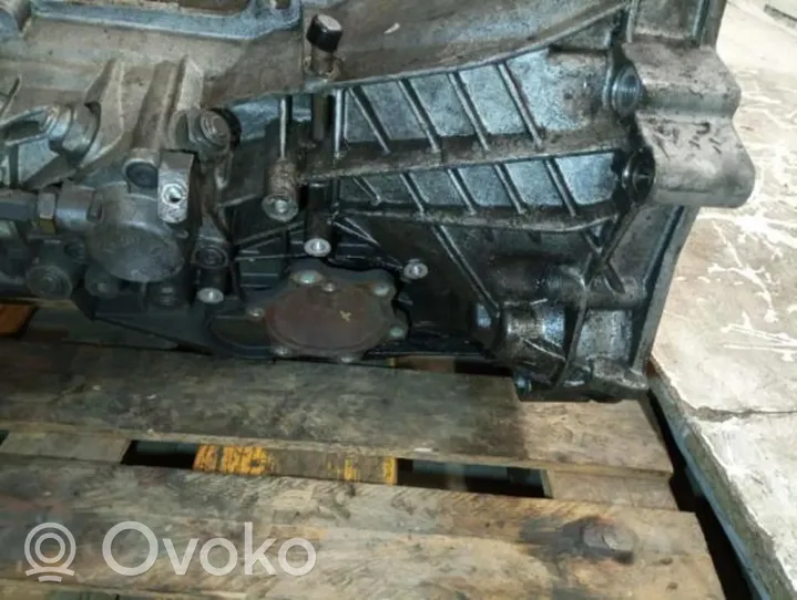 Audi A4 S4 B7 8E 8H Mechaninė 5 pavarų dėžė 