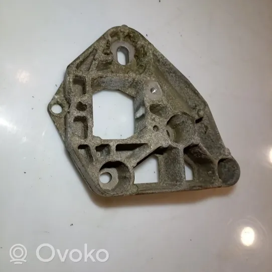 Renault Clio I Engine mount bracket 