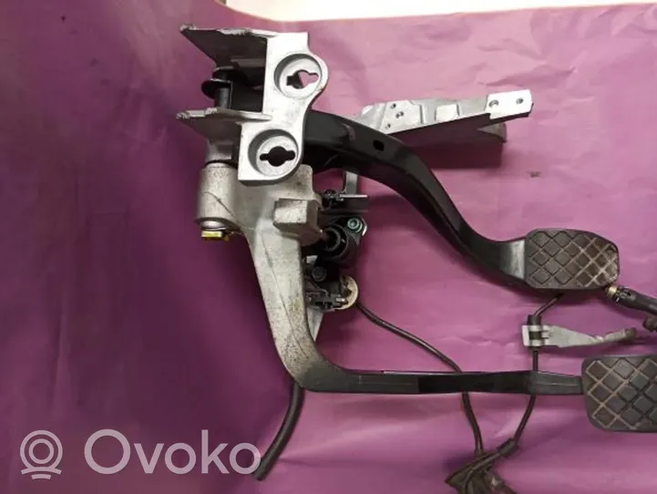 Volkswagen PASSAT B5.5 Pedal assembly 