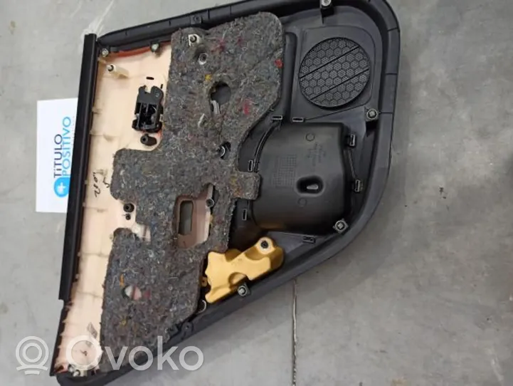 Toyota Auris 150 Takaoven verhoilu 