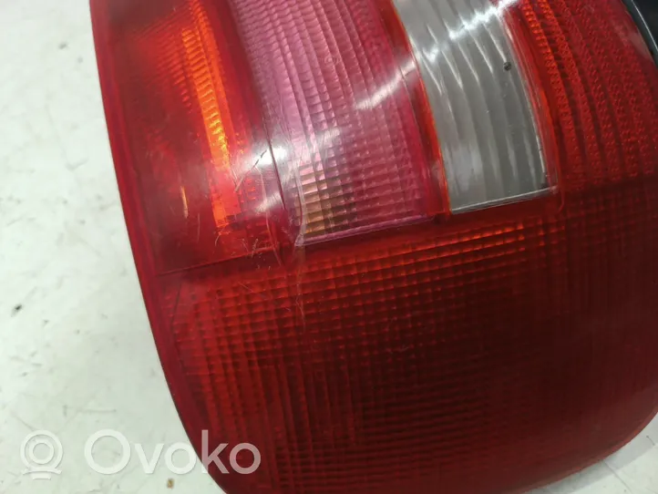 Audi A4 S4 B5 8D Lampy tylnej klapy bagażnika 