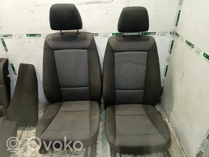 BMW 1 E81 E87 Sitze und Türverkleidungen komplett 