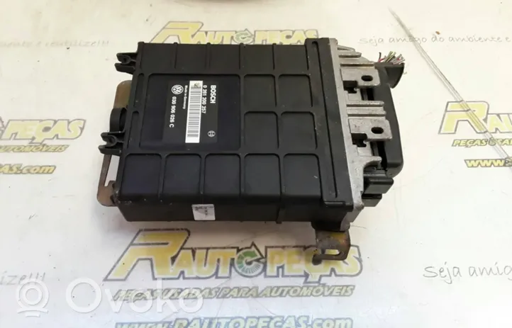 Volkswagen Golf III Calculateur moteur ECU 