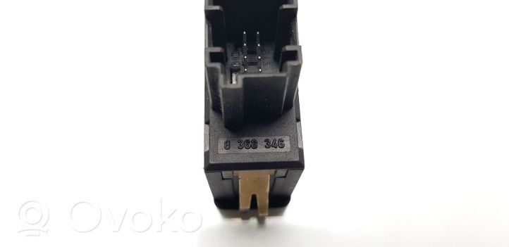 BMW 7 E38 Connettore plug in AUX 8368346