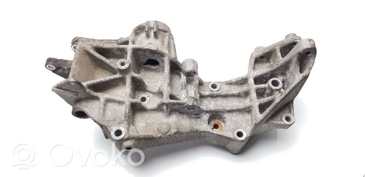 Audi A4 S4 B5 8D Support de générateur / alternateur 058145523E