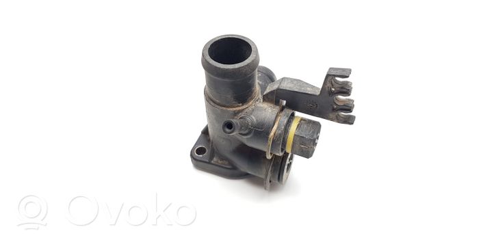 Volkswagen Golf III Tuyau de liquide de refroidissement moteur 037121133F