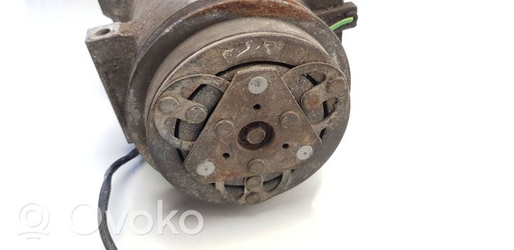 Audi 80 90 S2 B4 Ilmastointilaitteen kompressorin pumppu (A/C) 506231