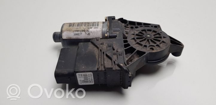 Volkswagen PASSAT B5 Takaoven ikkunan nostomoottori 3B9839751AF