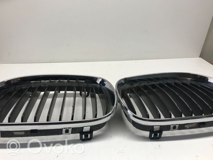 BMW 1 E81 E87 Maskownica / Grill / Atrapa górna chłodnicy 7128613